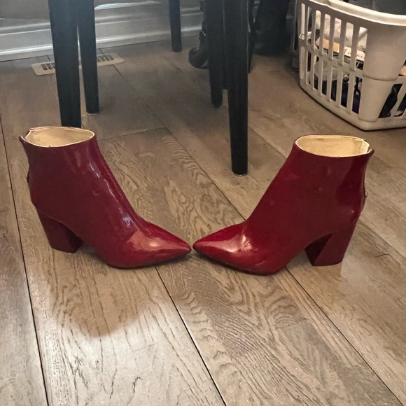 Vince Camuto Ankle boot in Red Alligator - Picture 5 of 6